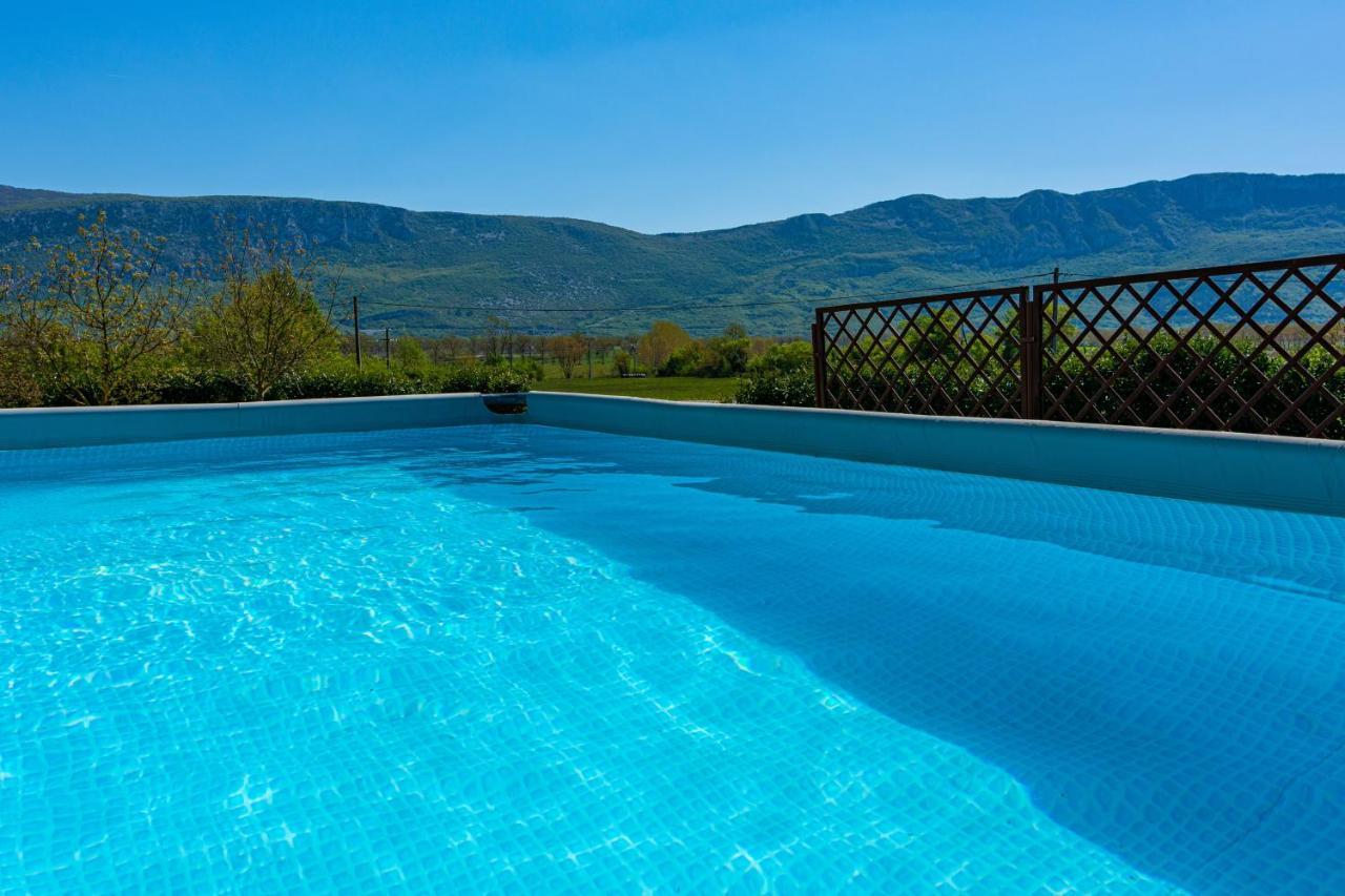 Family Friendly Apartments With A Swimming Pool Cepic, Central Istria - Sredisnja Istra - 11636 Zatka Cepic Екстериор снимка