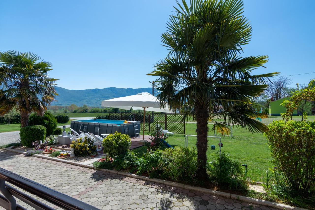 Family Friendly Apartments With A Swimming Pool Cepic, Central Istria - Sredisnja Istra - 11636 Zatka Cepic Екстериор снимка